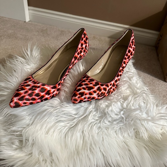 Kenneth Cole NWOT 7.5 leopard print cushion pointy toe - Picture 3 of 7